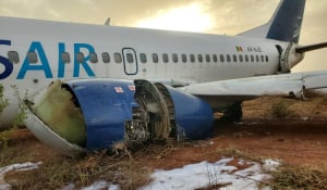 Νέο ατύχημα με Boeing: Έπεσε σε θάμνους στην απογείωση και άνοιξε τεράστια τρύπα στην τουρμπίνα