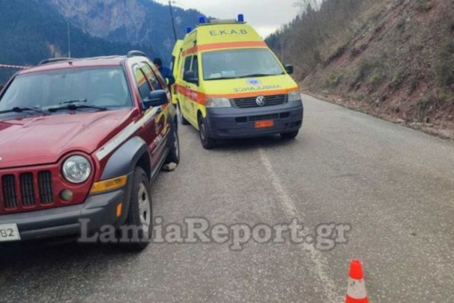 Ευρυτανία: Αυτοκίνητο έπεσε σε γκρεμό 60 μέτρων - Με ελαφρά τραύματα το ζευγάρι που επέβαινε