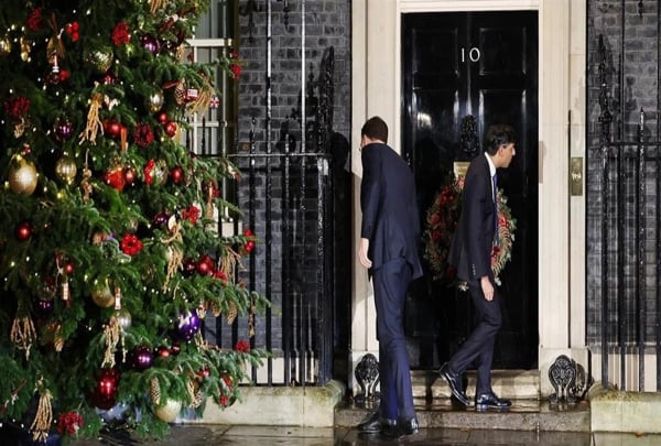 Σούνακ και Ρούτε κλείστηκαν έξω από την Downing Street (βίντεο)