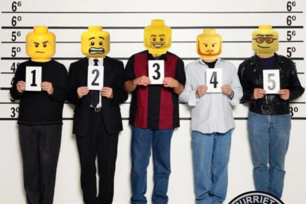 Η εντολή της Lego στην αστυνομία: Σταματήστε να καλύπτετε τους υπόπτους με τα «προσωπάκια» των παιχνιδιών μας