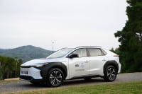 To ηλεκτρικό Toyota bZ4X στο πλευρό των 600 Λαμπαδηδρόμων προς το «Παρίσι 2024»